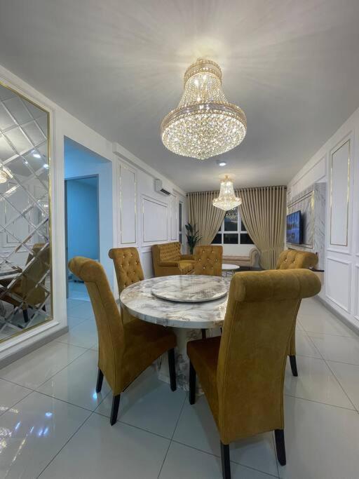 Apartment 4 Bedroom Seaview Ladang Tanjung - Ayla