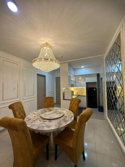 4 Bedroom Seaview Ladang Tanjung - Ayla Apartment *