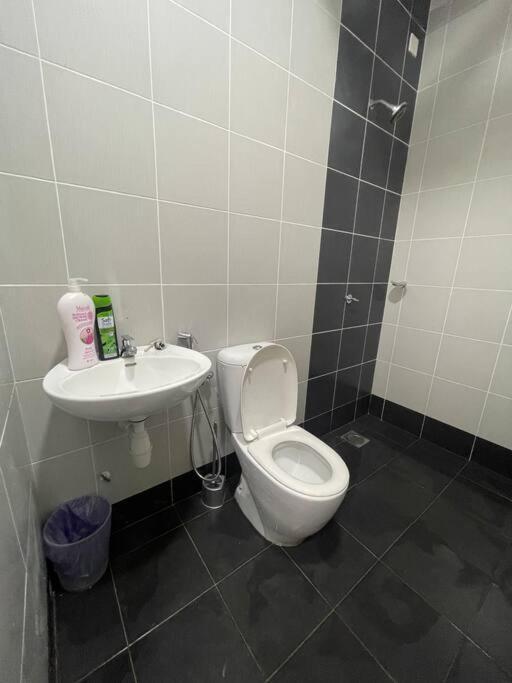 4 Bedroom Seaview Ladang Tanjung - Ayla Apartment *